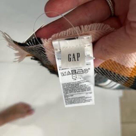 GAP Striped Scarf NWT Accessories Wrap Soft Cozy Warm Classic Preppy - Picture 3 of 7